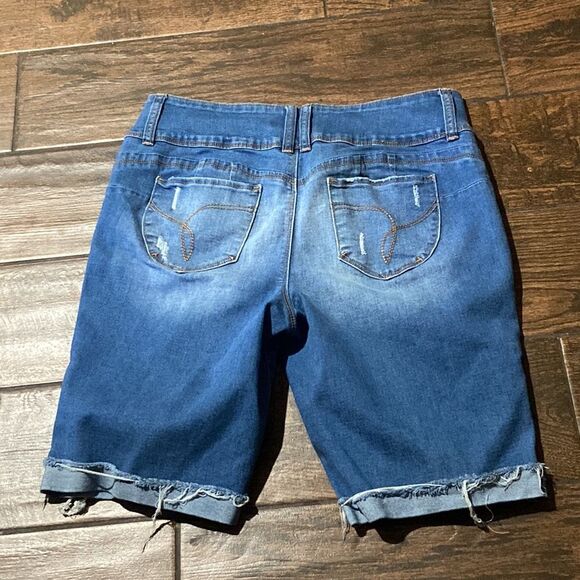 YMI Pants - Curvy Fit YMI Women Shorts Size 13/31